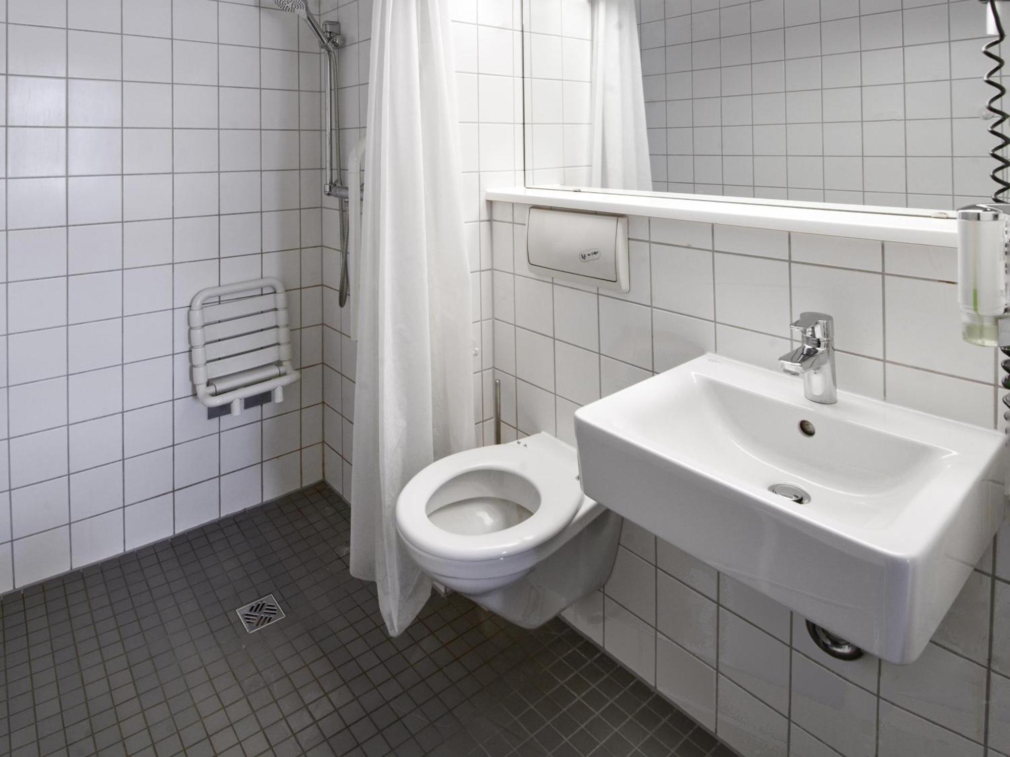 B&B Hotel Offenbach-Kaiserlei Bagian luar foto